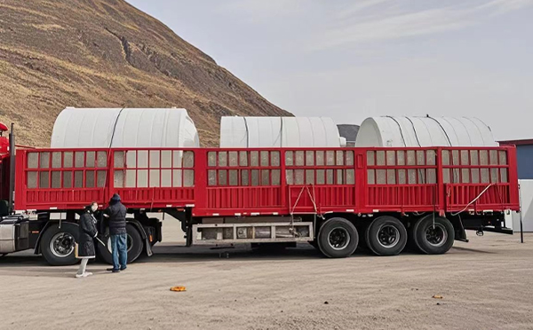 迭部塑料桶装车完毕准备运输中