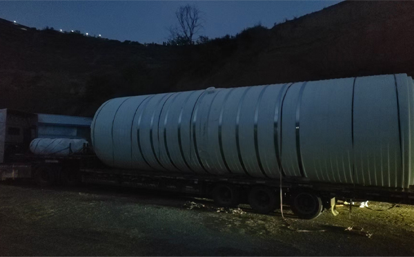 迭部圆桶运输途中