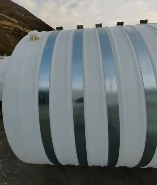圆形迭部塑料桶批量交付案例：结构稳定，适配多行业液体储运需求